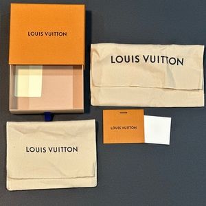 All these Box and bags and cards available.